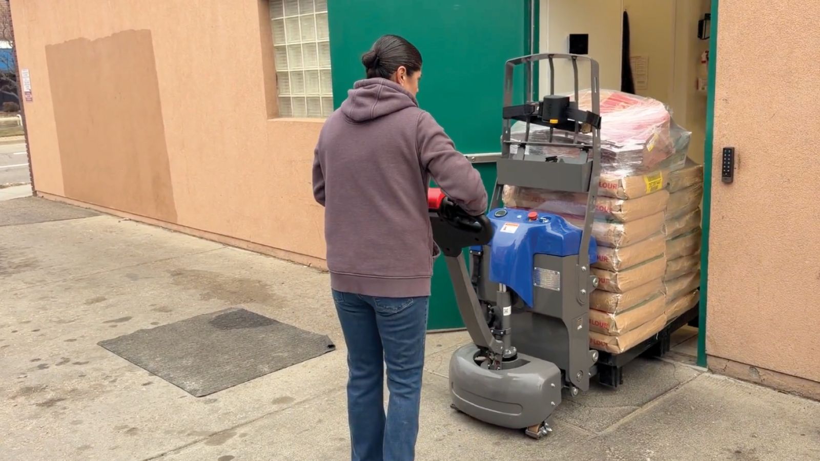 Rethinking Foodservice Delivery from the Pallet Up